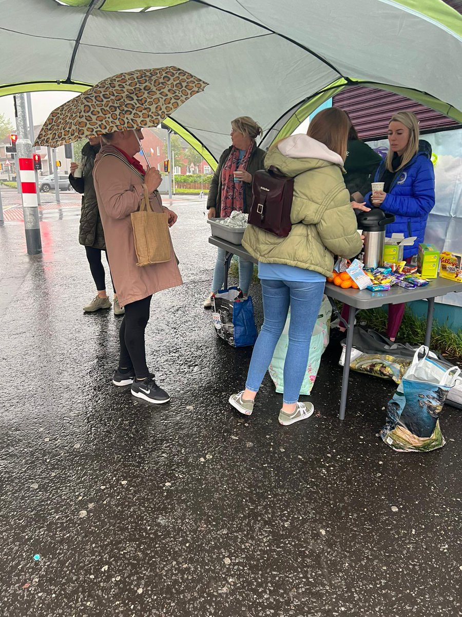 Over 100 free breakfasts given out on this damp Monday morning nothing like a sausage egg buddy, croissant and coffee to spread some #community #solidarity #wellbeing #FnGG22 <a href="/GlorNaMona/">Glór na Móna</a> <a href="/USDTYouthTeam/">Newhill Youth & Community Centre</a> <a href="/FeileBelfast/">Féile an Phobail</a>