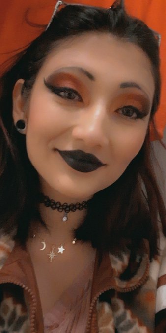 Selling and active. Premades, customs and possible sessions tonight (only live videos and pictures on<a href="/tag/adultwork"class="tags"><span>#adultwork</span></a><a href="/tag/nsfw"class="tags"><span>#nsfw</span></a><a href="/tag/sellingcontent"class="tags"><span>#sellingcontent</span></a><a href="/tag/buyingcontent"class="tags"><span>#buyingcontent</span></a>