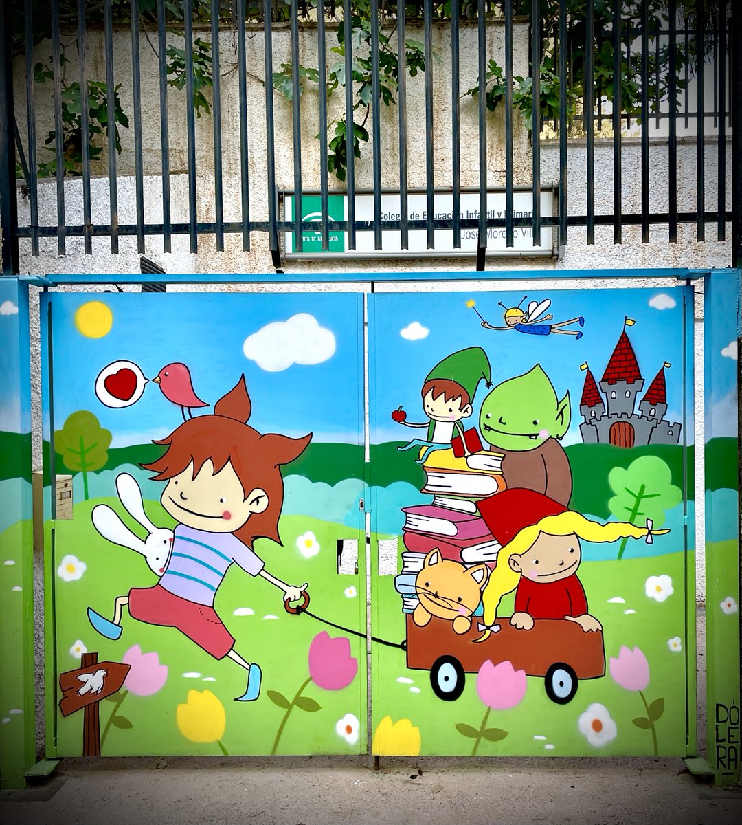 Así de chulas han quedado las puertas y el muro de nuestro cole con la participación del alumnado y el gran trabajo del pintor y grafitero Javi Dolera!!