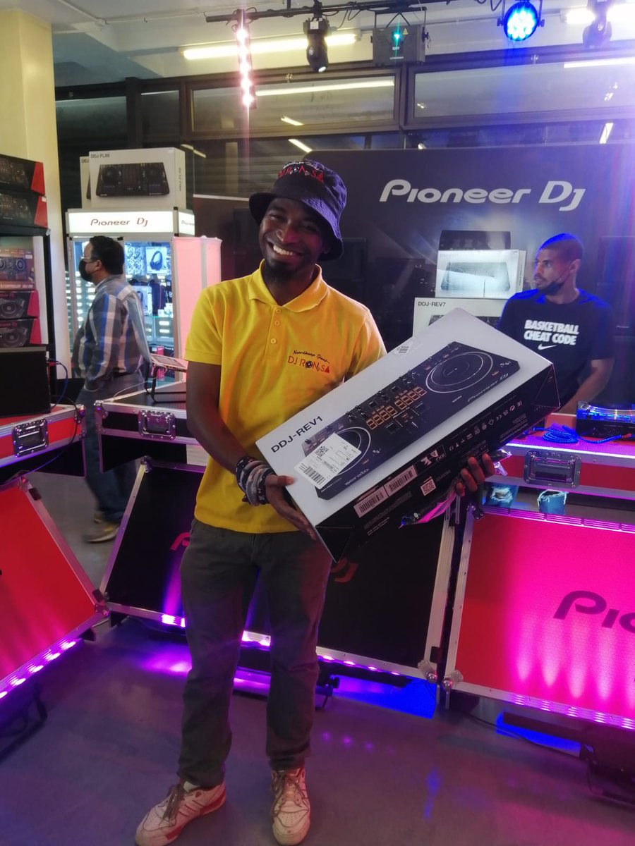 dj_ronSa's tweet photo. Winner of The New @PioneerDJglobal Rev1  this Past Weekend at @BCelectronicsCT https://t.co/3co4WnxVS8