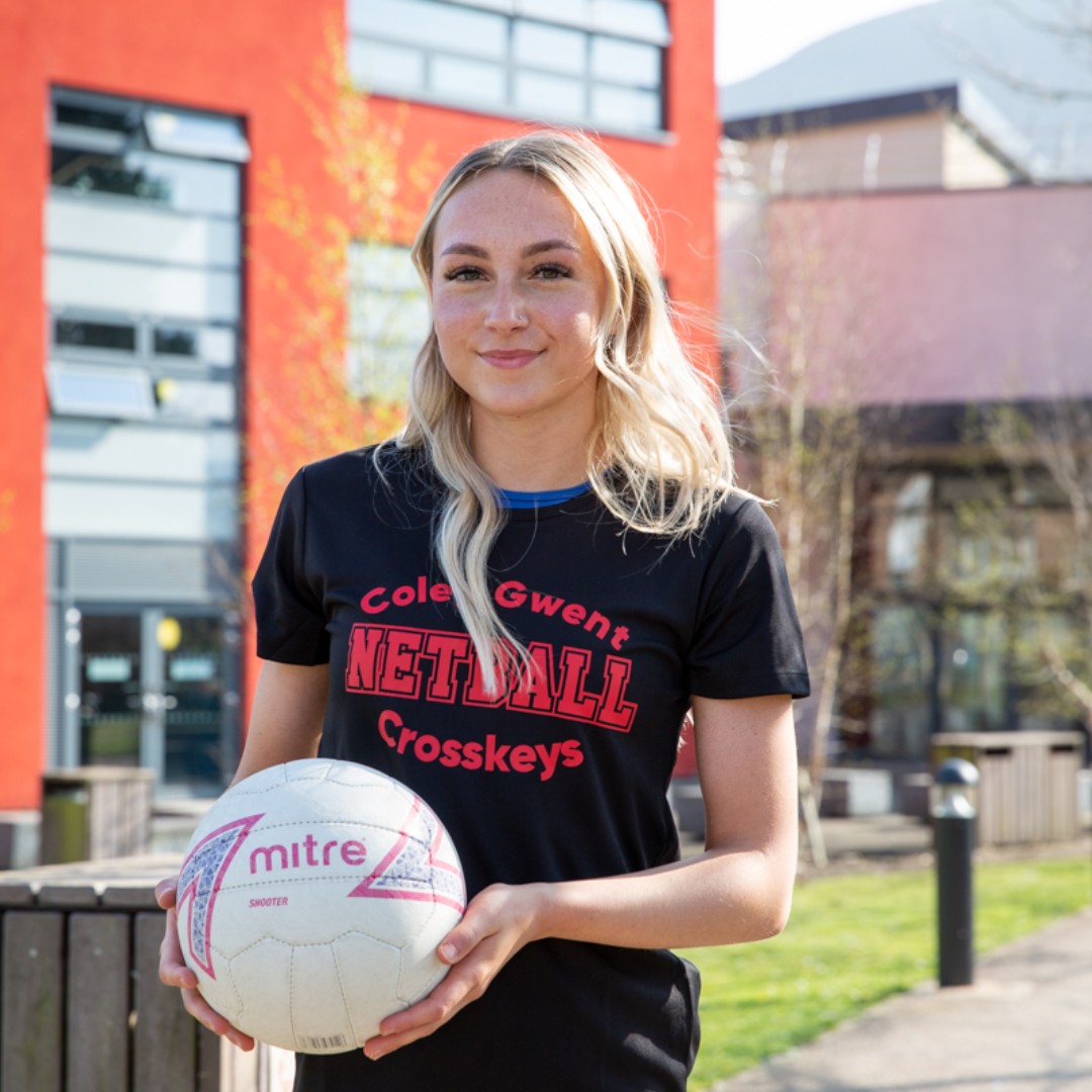 coleggwent's tweet photo. 🏀 #Sports learner Lowri has achieved #netball successes at college

💬 "With the netball academy, I train on Monday before lessons &amp; Wednesday afternoon, so we’re not missing anything from classes"

#MakeIt in your favourite #sport
👉 https://t.co/wSL1WrFsXF #MondayMotivation https://t.co/k4ST2TSzrH