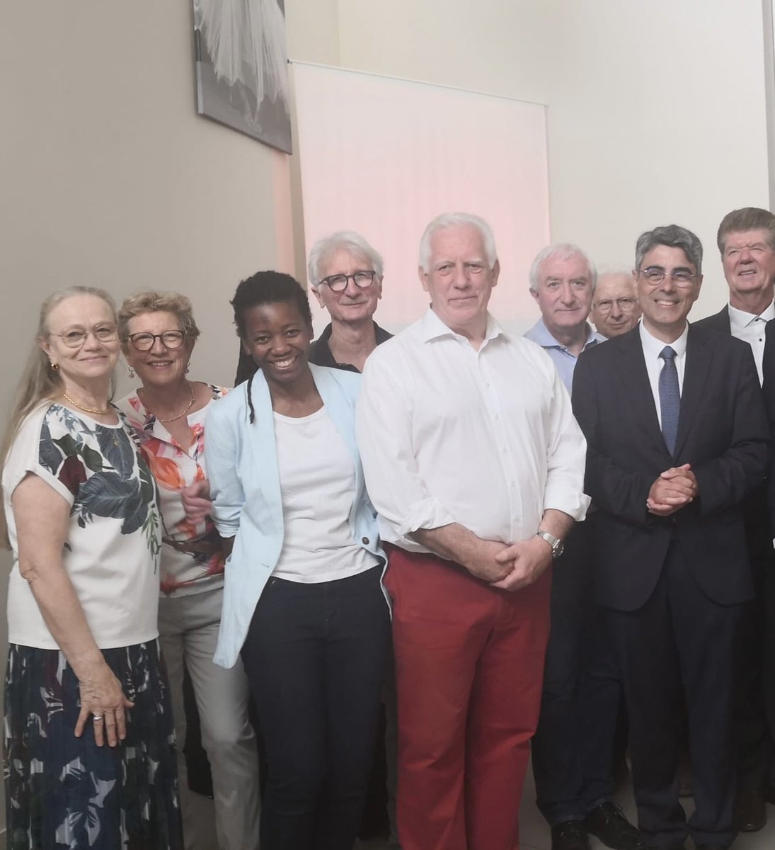 Toujours à Verrières-le-Buisson, j’ai découvert la diversité des activités de loisirs du Club ABC à l’occasion du vernissage de leur exposition samedi 14 mai avec le maire <a href="/FgTrebulle/">FGTrébulle</a> Francois-Guy TREBULLE @Ville_Verrieres