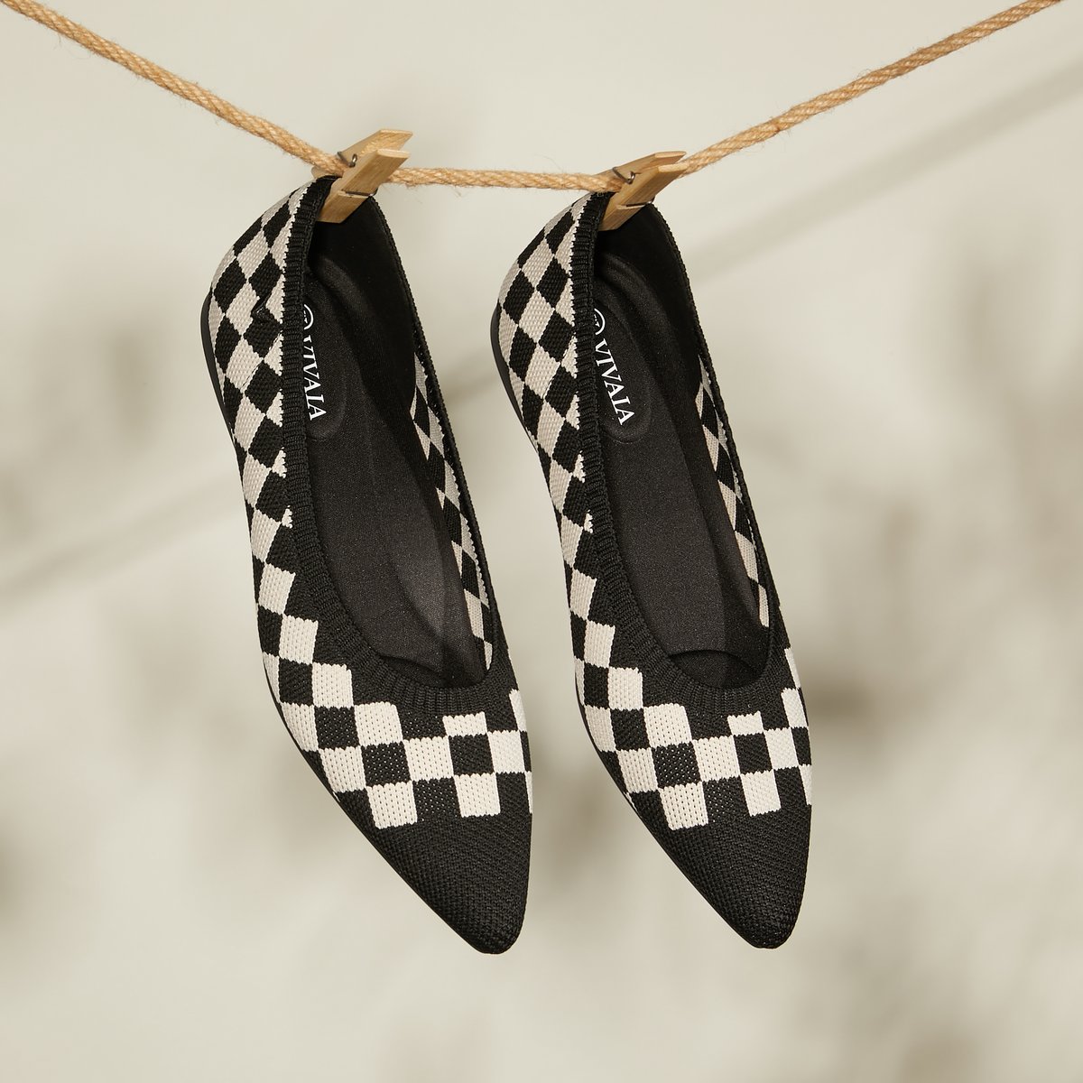 vivaia_official's tweet photo. New drops are here. Checkered pattern in #Aria5 collective. Combining style, sustainability and the comfort of a sneaker into the model you'll love. ⁠🏁🖤⁠#checker #recylced #slowfashion #flats #shoestyle #sustainable
⁠
Shop via https://t.co/7qMrYcL6Kr https://t.co/9wBmVJhlAu