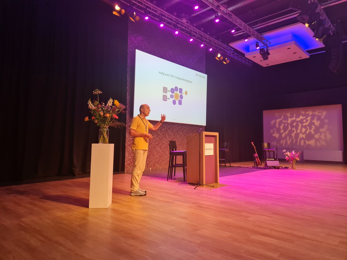 TIMMConsultancy's tweet photo. Vandaag in Groningen het congres Geweld hoort nergens thuis. @STICKMIGTIG vertelt over gefaseerd werken aan veiligheid. #ghnt #samenwerkenaanveiligheid https://t.co/EjpwoL9UdQ