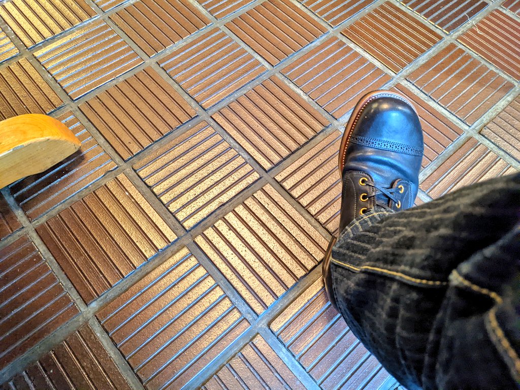 kamesekiryu's tweet photo. 昨日とりあえずメンテしたから、サクッと履いてみましょ〜
バージョン違いの馬革5515だけど、やっぱカッコいいねぇ〜 https://t.co/vsbkUr9YfO