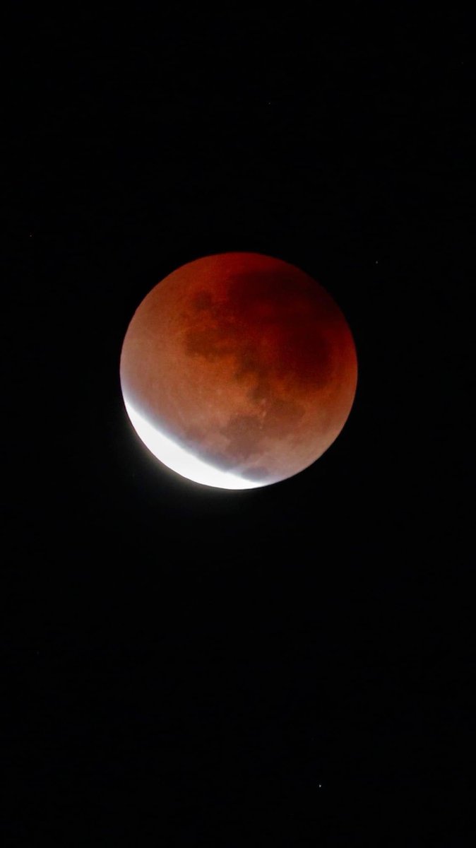tWeatherSA's tweet photo. 🌕🌖🌗🌘🌑👌🏼AMAZING SHOTS OF LUNAR ECLIPSE AS SEEN IN GAUTENG IN THE EARLY HOURS OF MONDAY |  📸LINDA SKARABIS &amp; MARC FRANCOIS https://t.co/fQrzMoPzVP