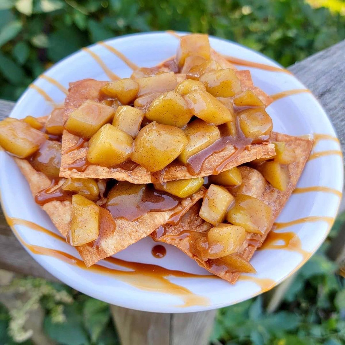KetoDietEasy's tweet photo. 🍏Apple Cinnamon Crisps!
.
▶️Keto diet is the best way to enjoy the Diet day.
Click link in @KetoDietEasy to Start Now
-----
#cutdacarb #cutdacarbwraps #lowcalorierecipes #lowcarbrecipes #lowcarbfoods #ketorecipes #lowcarbsnacks #cutdacarbrecipes https://t.co/dI3DvM7MKz