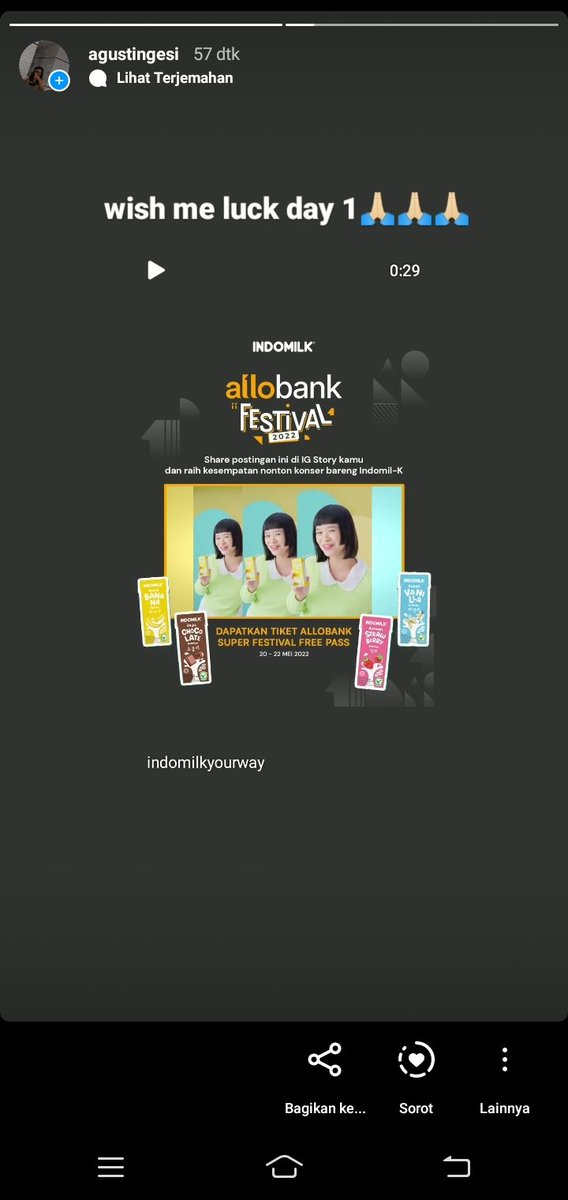agustingesi_'s tweet photo. Bismillah semoga dapet tiket day 1🙏🏻🙏🏻🙏🏻
@galsky21 @fujitrhyu @QotrunRossa 
#IndomilkxAllobank #IndomilkYourWay https://t.co/OK0omoodBr