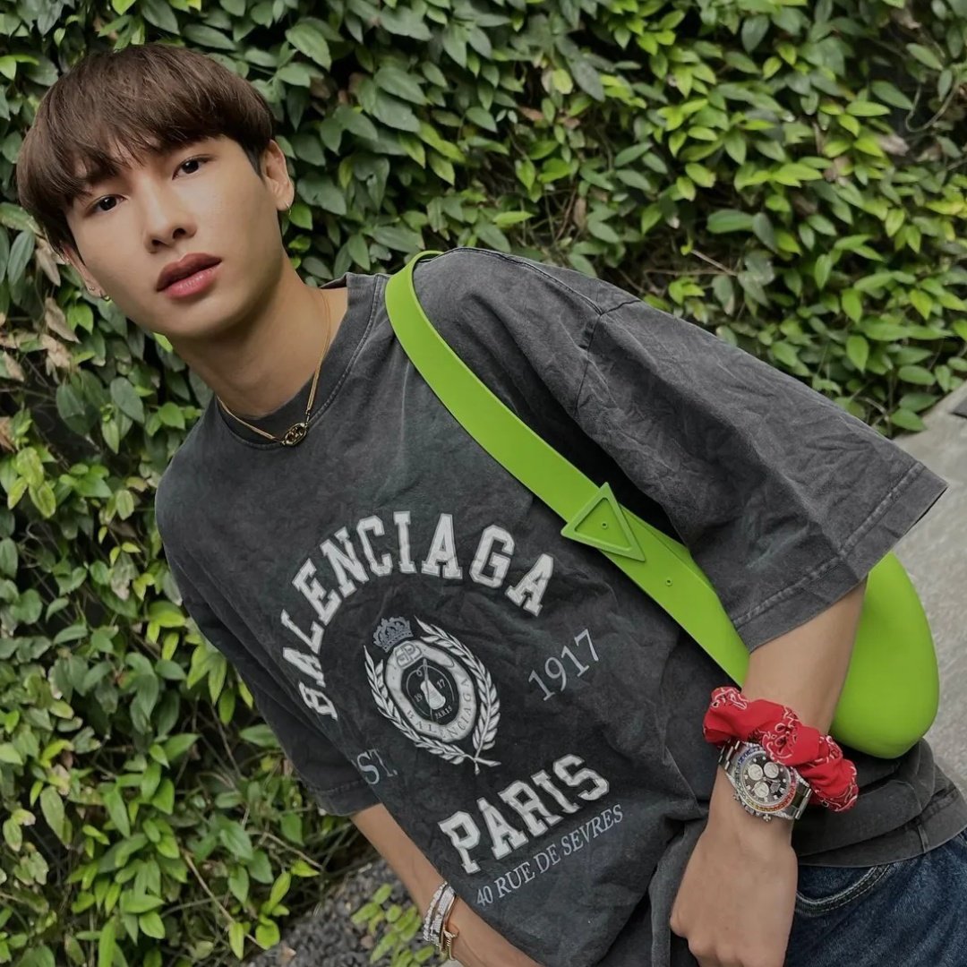 atpxirises's tweet photo. #GQHowtodatexOFF but you still can't because he's taken already. https://t.co/HHLNGTKtx2
