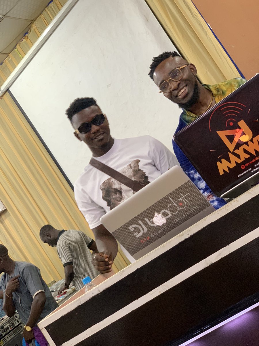 IamDJMAXWELL's tweet image. Cheers to da New Week…#WeMakingProgress