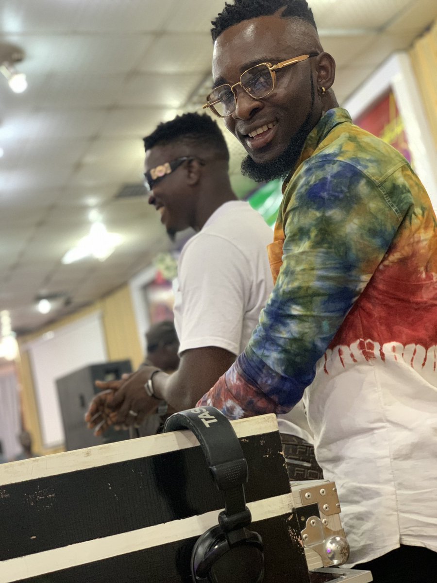 IamDJMAXWELL's tweet image. Cheers to da New Week…#WeMakingProgress