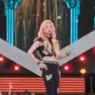 mo0on_child's tweet photo. #GIDLE #KPOPFLEX D2
#yuqi #GIDLEonKPOPFLEX
When they played the wrong song before oh my god I was so confused and I know I wasn't the only one https://t.co/xUn8DbFKne