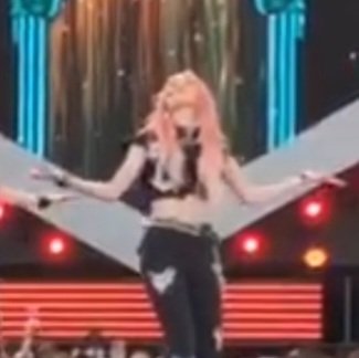 mo0on_child's tweet photo. #GIDLE #KPOPFLEX D2
#yuqi #GIDLEonKPOPFLEX
When they played the wrong song before oh my god I was so confused and I know I wasn't the only one https://t.co/xUn8DbFKne