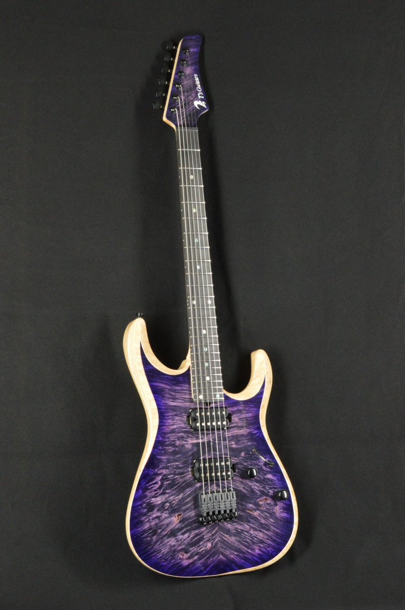 tsguitars's tweet photo. お店オーダーで製作させていただいたDST24,Waterfall Burl Maple
ベベルドカットされたボディエッジとバールメイプルの流れるような模様が個性的です。ブリッジにはSchaller Hannesを採用し、抜けの良いタイトなサウンドがモチーフです。
#tsguitars #customguitars #electricguitars #burlmaple https://t.co/GC0spVAv1w