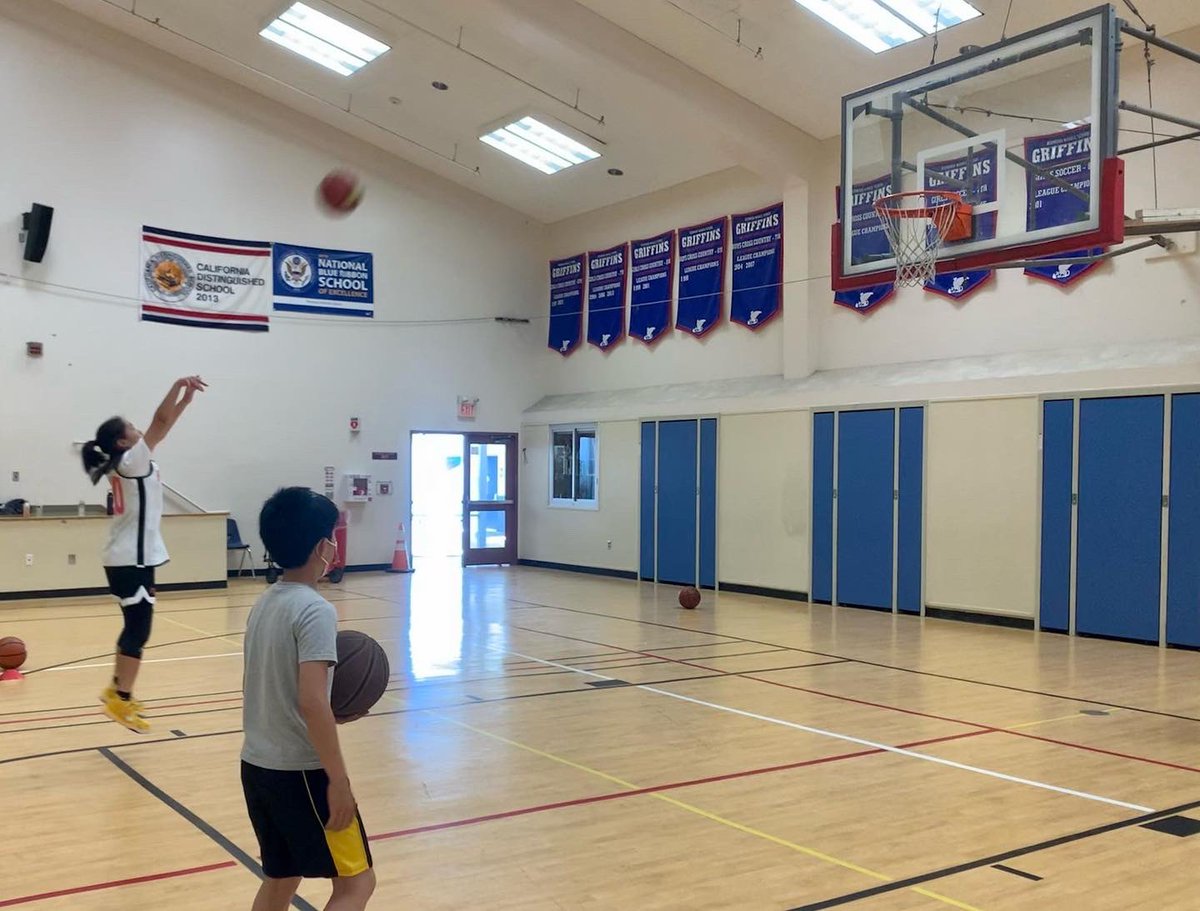 GTbball's tweet photo. Back to basics with the first clinic in partnership with Los Gatos-Saratoga Recreation. It has been a joy thus far to bring this Spring 2022 session to a new group of kids and join another local neighborhood of our community. Family just got bigger. GO GAMETIME! #gametimebball https://t.co/9Kb0jDaSkm