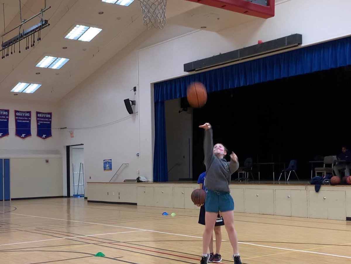 GTbball's tweet photo. Back to basics with the first clinic in partnership with Los Gatos-Saratoga Recreation. It has been a joy thus far to bring this Spring 2022 session to a new group of kids and join another local neighborhood of our community. Family just got bigger. GO GAMETIME! #gametimebball https://t.co/9Kb0jDaSkm