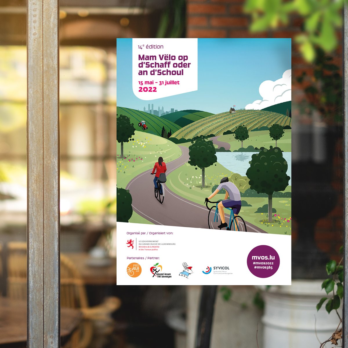 ComedLuxembourg's tweet photo. L'édition 2022 de "Mam Vëlo op d’Schaff oder an d’Schoul" est lancée !
Nouveau visuel, mais même illustrateur 🤩 nous avons encore collaboré avec Andrew Rose (AUS) pour cette campagne 🎨 https://t.co/r2SIQmEaaT