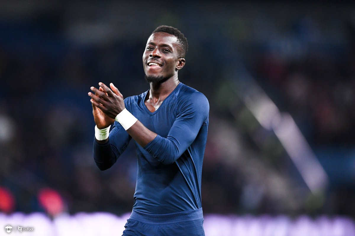 _BeFootball's tweet image. Eric Arassus, président de la fédération sportive LGBT+, dénonce un cas d'homophobie et demande des sanctions envers Idrissa Gueye.

« C’est un excellent joueur, on le reconnait, mais la religion ne doit pas rentrer en cause dans le sport ».

(RMC)