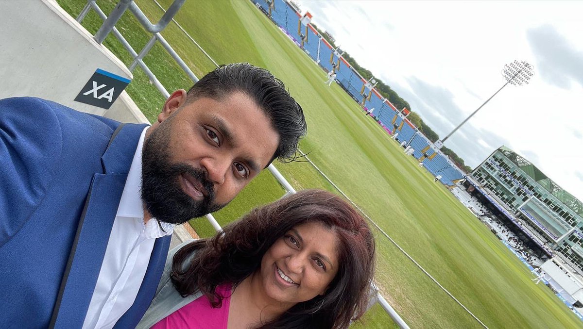 Bradford Mortgage company proudly sponsors Yorkshire's upcoming wicket keeper Harry George Duke. Been great watching him play at the Yorkshire V Lancashire County Championship Game  and meeting @LordKPatel