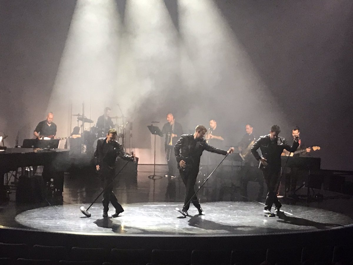 cazmoss's tweet image. Thank you #december63. Great show tonight on @celebrityedge Hers some pics of yourselves to admire 😉 #celebritycruises