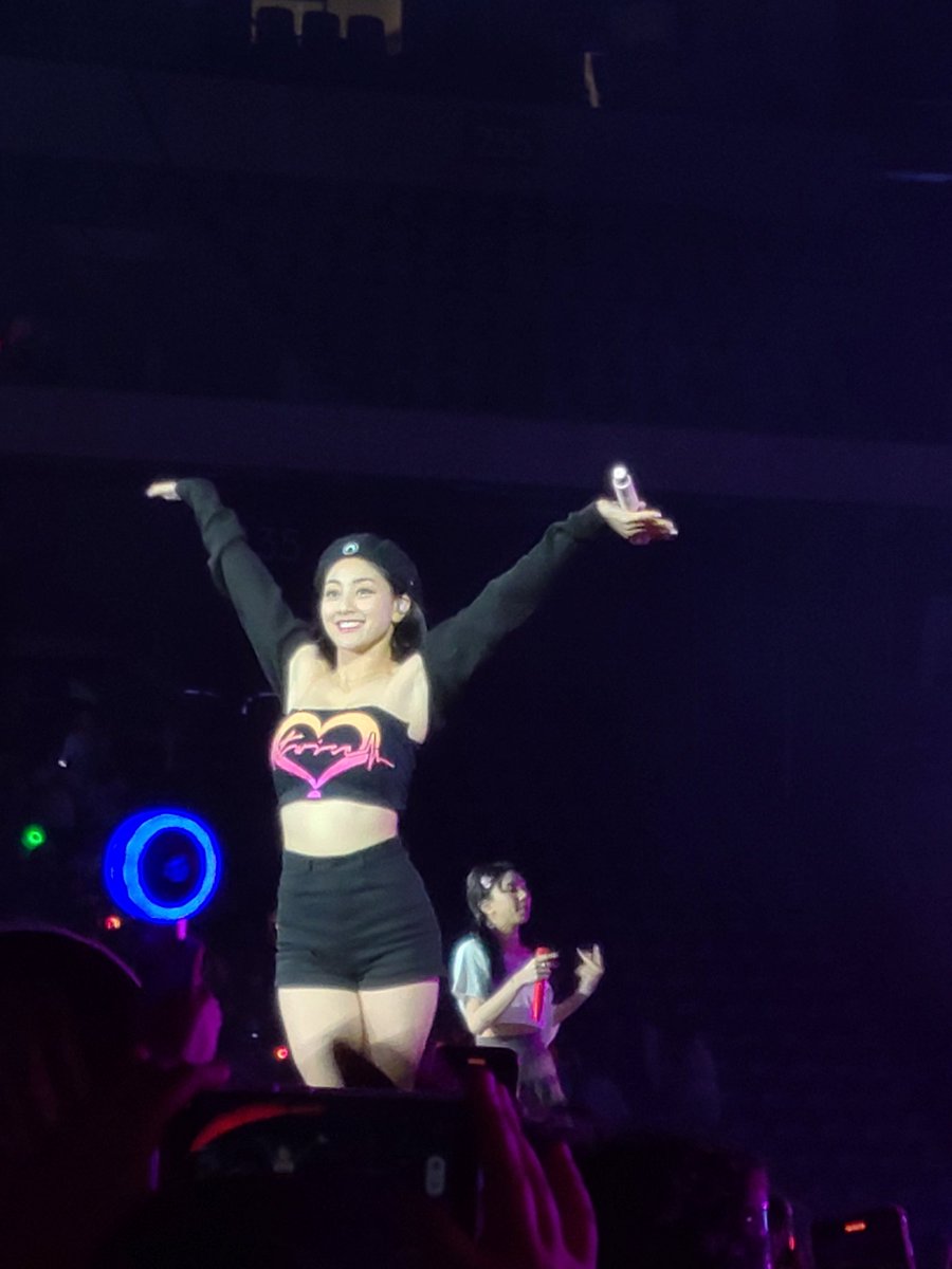 _mlkteaa's tweet photo. some fav pics of da night thank you twice ily 💕💕 #TWICEINLA #TWICE_4TH_WORLD_TOUR_ENCORE https://t.co/7Vk9RSTkvk