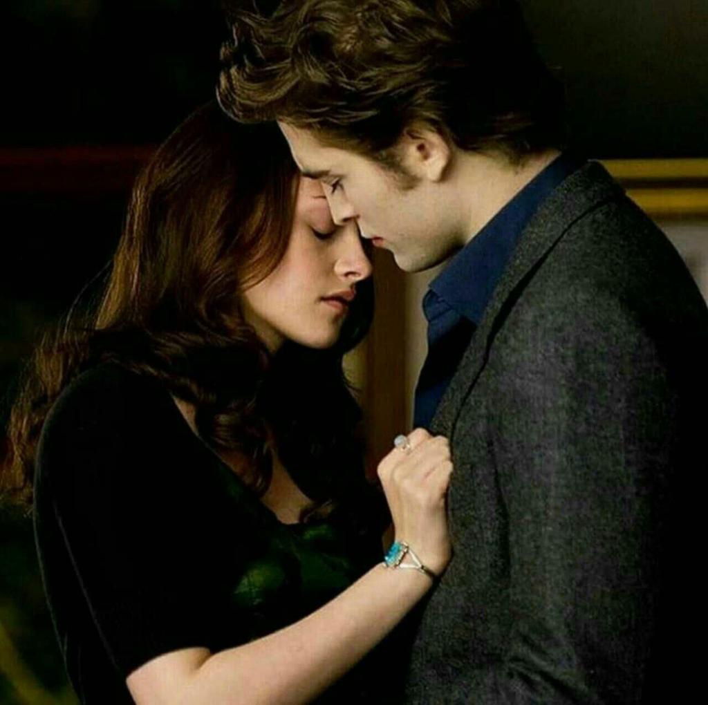 ✨🦋✨

من أزعل عليك أعصابي تنهار..
ويزيد النبض ويفور دمي !
بلساني أگلك عوفني وروح..
وبگلبي أريدك تبقى يمي !

#انت عمري✨