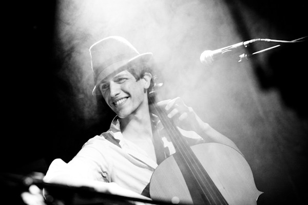 ce mercredi, à 21h, à la Maison de la Poésie de Paris... Odessa... en musique, en bande dessinée... avec Valentin Mussou (violoncelle) et Cléo T (lecture et voix)... le lien pour réserver... maisondelapoesieparis.com/events/le-fant…