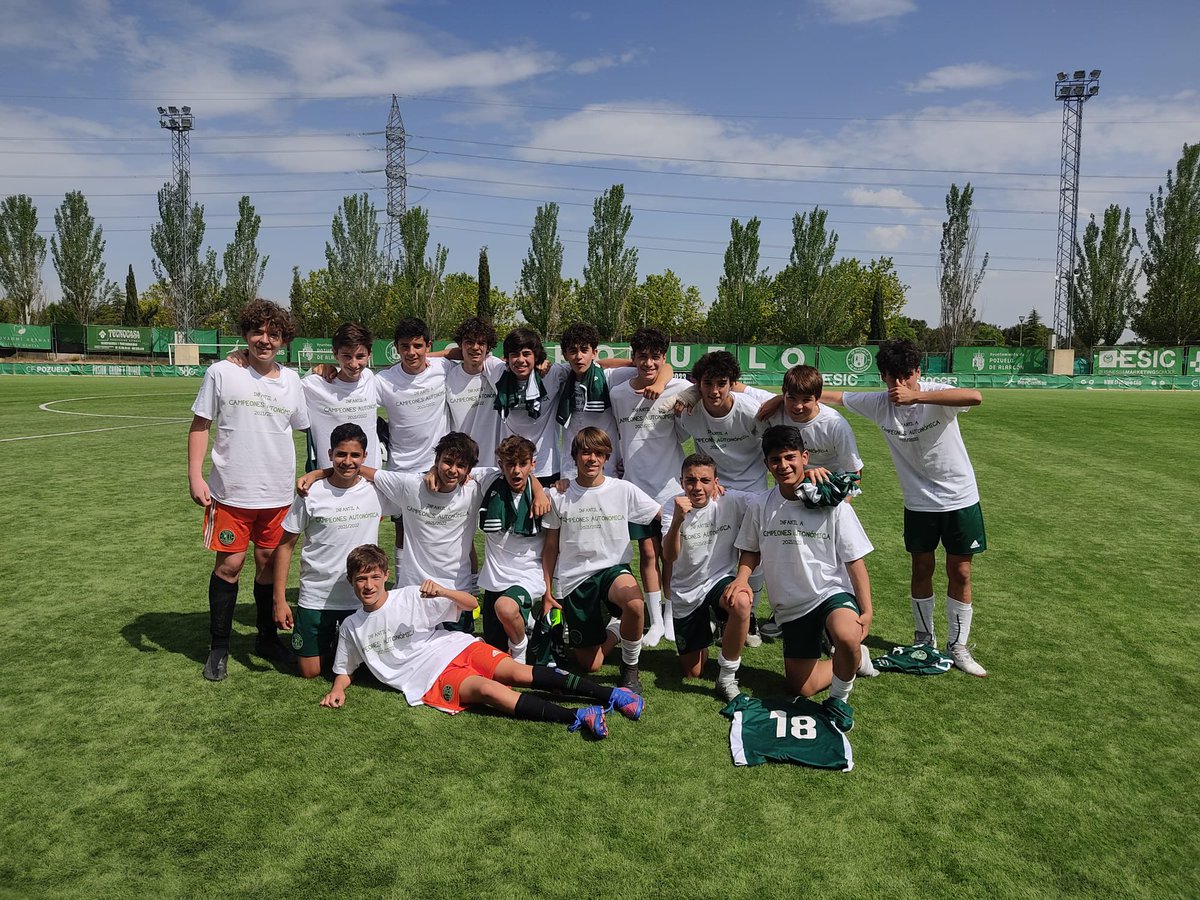 Cfpozuelo's tweet photo. 🏆 ¡𝗖𝗔𝗠𝗣𝗘𝗢𝗡𝗘𝗦! 

🟢⚪ El Infantil A, dirigido por 
Óscar se proclamó este finde campeón de Liga, certificando su ascenso a División de Honor

👏🏻 ¡Enhorabuena equipo por esta gran temporada! 

🟢⚪ #FamiliaVerde https://t.co/1A37b8nzAf