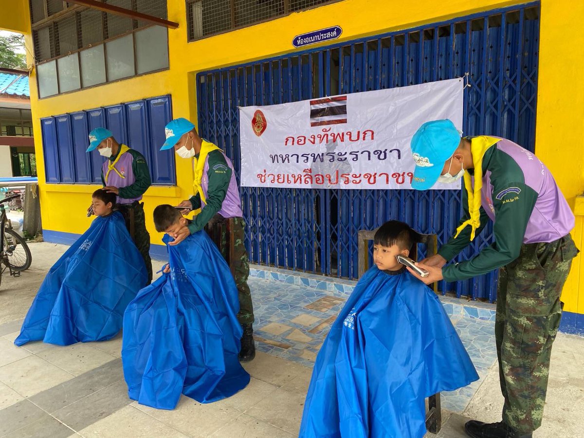 1st_Army_Area's tweet photo. “Army  Barber Delivery “✂️
เมื่อวันที่ 16 พ.ค.65 พล.ม.2 รอ. โดย ม.4 พัน.25 รอ. จัดกำลังพลจิตอาสา ตัดผมให้กับเด็กนักเรียนโรงเรียนบ้านป่าไม้พระฉาย หมู่ที่ 7 ต.หนองปลาไหล อ.เมือง จ.สระบุรี 
#กองทัพภาคที่1 https://t.co/f28H53B1pZ