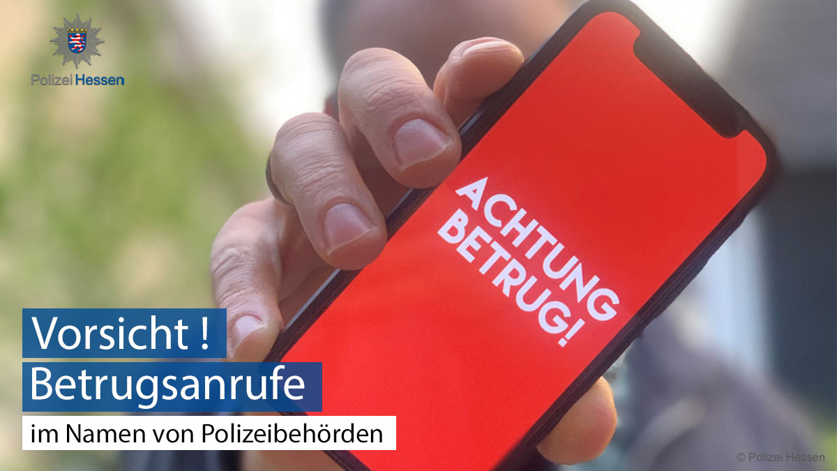 LKA_Hessen's tweet photo. ⚠️Vorsicht Betrug⚠️

Immer wieder kommt es zu Betrugsversuchen per Telefon📞 im Namen von #Europol, #Interpol und dem #HLKA. Abgesehen haben es die Täter meist auf Geld und persönliche Daten.

💡Alle Infos &amp; Verhaltenstipps gibt’s hier:
https://t.co/tALXgMmUAa

#WirSindPolizei https://t.co/G43w0FZKVL