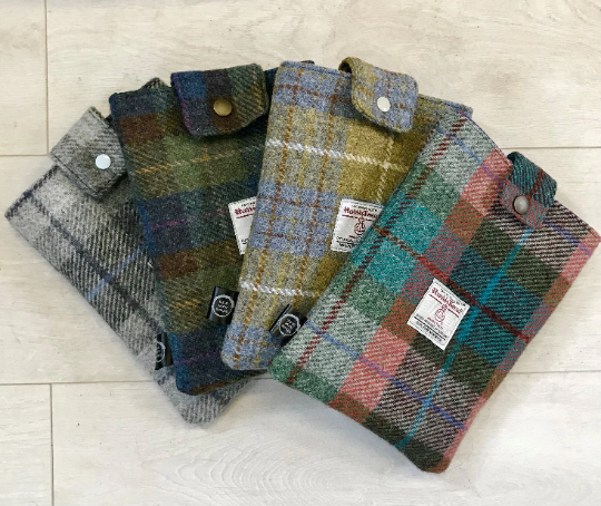 SarJayneDesigns's tweet photo. Harris Tweed Book sleeve - for paperbacks and hardbacks #tweedgifts https://t.co/EVk1W0yCUx via @Etsy https://t.co/OEglVa6A9X