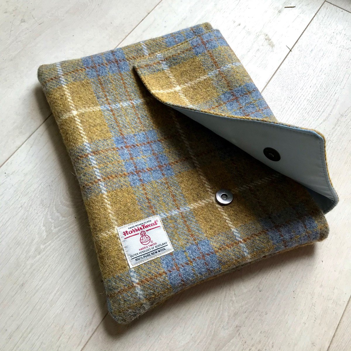 SarJayneDesigns's tweet photo. Harris Tweed Bible cover - 32 patterns available https://t.co/F65lbh0851 via @Etsy https://t.co/hmowzHOK3S