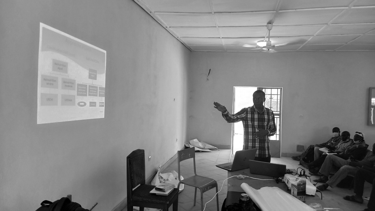help_mali's tweet photo. Du 11 au 15 Mai 2022, #Help_Mali en partenariat avec Ministère de la Santé à travers l’équipe cadre du district sanitaire de #Douentza a organisé un atelier de formation des Agents de Santé Communautaire #ASC de #Douentza sur le paquet des soins essentiels dans la communauté. https://t.co/FAkn1p0VDh