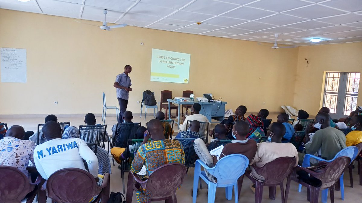help_mali's tweet photo. Du 11 au 15 Mai 2022, #Help_Mali en partenariat avec Ministère de la Santé à travers l’équipe cadre du district sanitaire de #Douentza a organisé un atelier de formation des Agents de Santé Communautaire #ASC de #Douentza sur le paquet des soins essentiels dans la communauté. https://t.co/FAkn1p0VDh