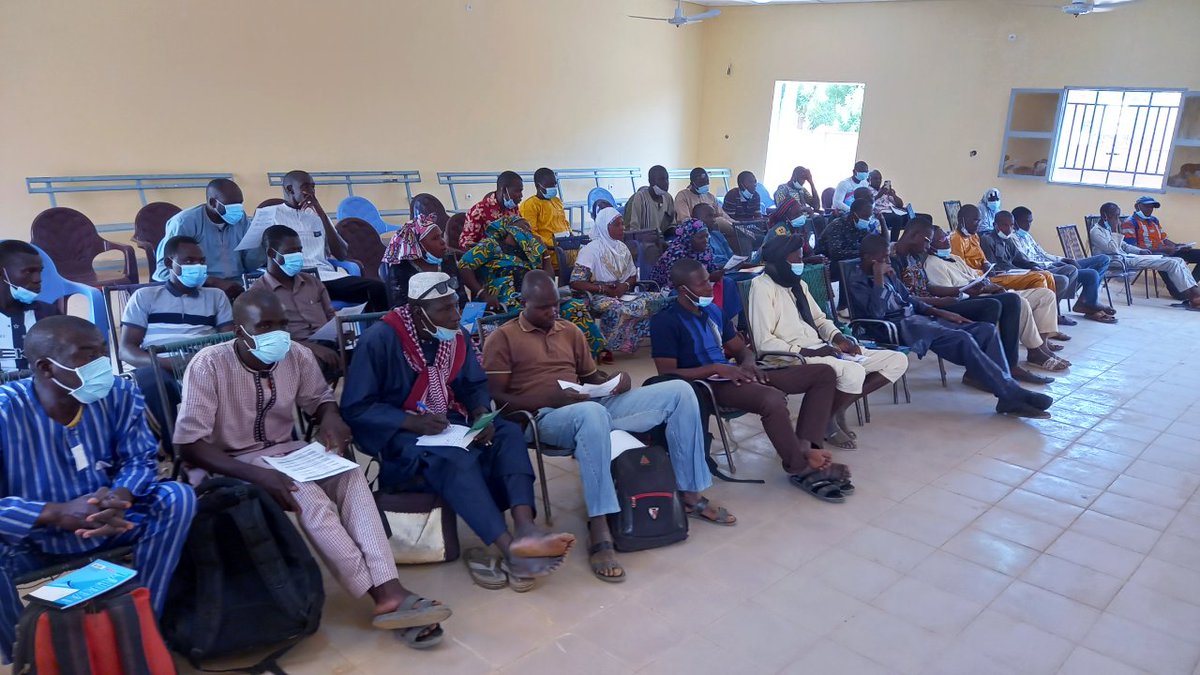 help_mali's tweet photo. Du 11 au 15 Mai 2022, #Help_Mali en partenariat avec Ministère de la Santé à travers l’équipe cadre du district sanitaire de #Douentza a organisé un atelier de formation des Agents de Santé Communautaire #ASC de #Douentza sur le paquet des soins essentiels dans la communauté. https://t.co/FAkn1p0VDh