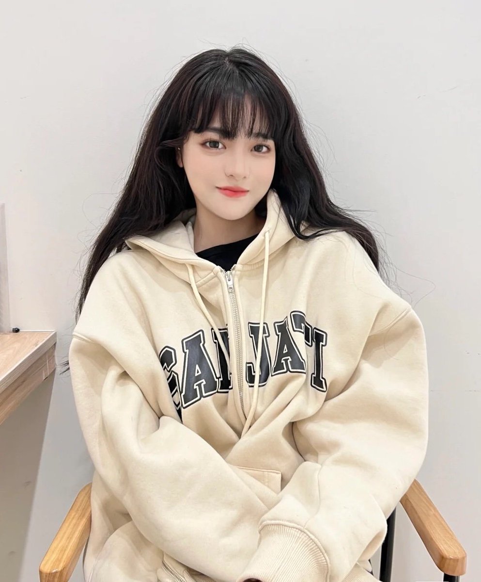 Xinxin168998's tweet photo. 人间值得不是吗？
＃深圳 ＃广州 ＃北京 ＃辣妹 ＃学院风 ＃短发 ＃偶遇 ＃约 ＃甜美女神 https://t.co/QILDPigpmR