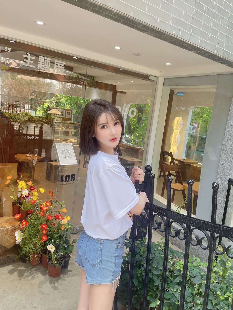 Xinxin168998's tweet photo. 人间值得不是吗？
＃深圳 ＃广州 ＃北京 ＃辣妹 ＃学院风 ＃短发 ＃偶遇 ＃约 ＃甜美女神 https://t.co/QILDPigpmR