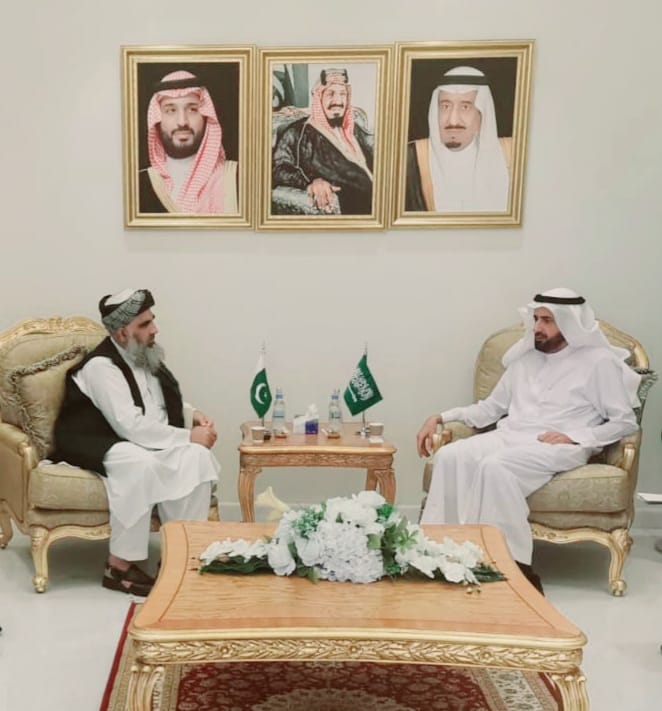 Khalidjandawar's tweet photo. مکہ المکرمہ: سعودی وزیر حج ڈاکٹر توفیق الربیع سے تفصیلی ملاقات
حج آپریشن پر گفتگو 
سعودی وزیر حج نے حج کو اسان بنانے اور پاکستانی حجاج کو ہرممکن سہولتیں دینے کی یقین دہانی کرائی۔
اس موقع پر میرے ساتھ ڈی جی حج ابرار مرزا اور ڈائرکٹرحج ساجد اسدی ساتھ موجود تھے۔ https://t.co/PpPAKhiQcW
