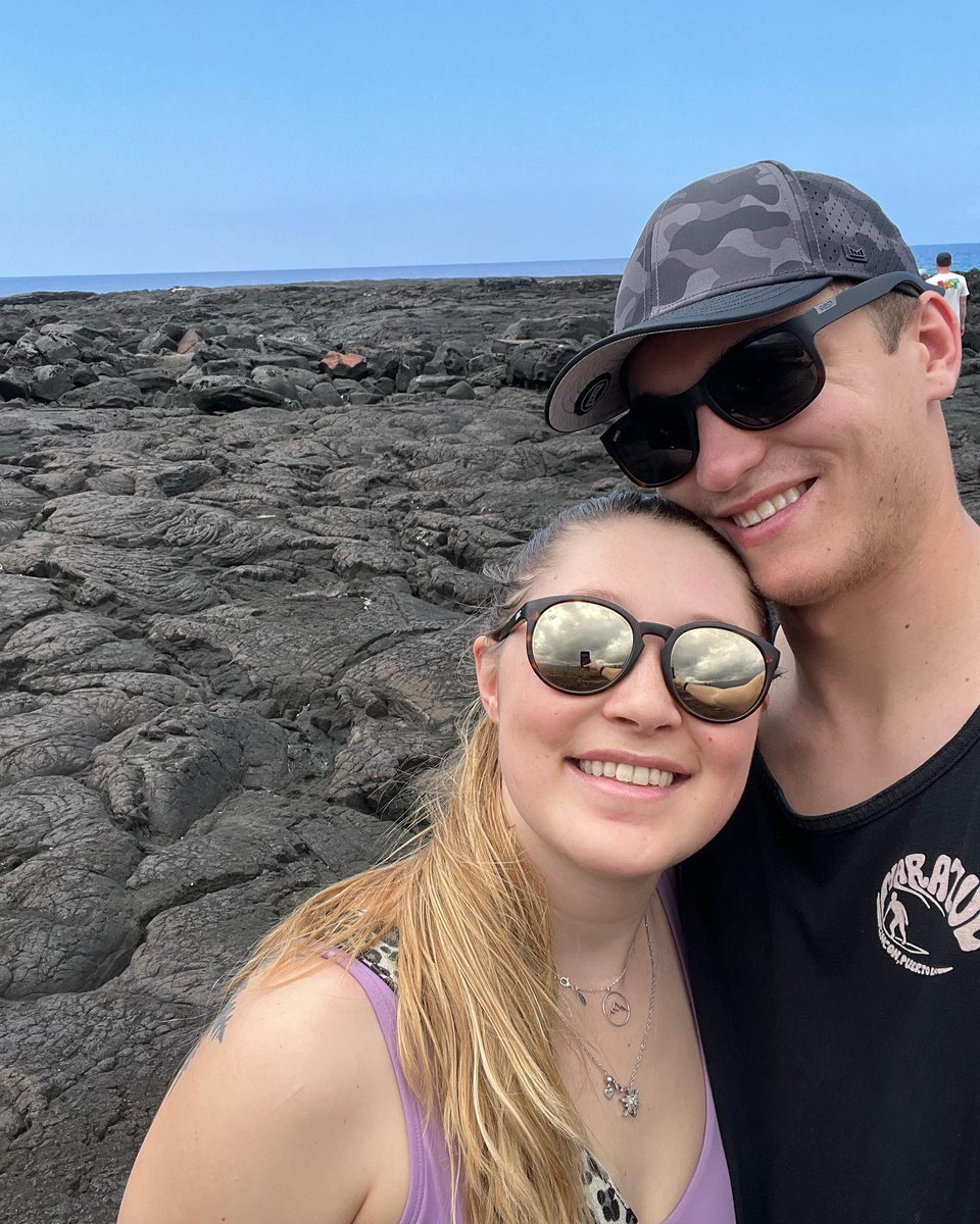 abigalejean4's tweet photo. Went to Hawaii, got sunburnt, sat by the beach, snorkeled, and golfed. What a fun trip 🥰🥰 been spending a lot of time off recovering from this winter season spending time in the gym, at PT and time with family and friends! Looking forward to more spring and summer activities!☺️ https://t.co/3mlSfNC1NF