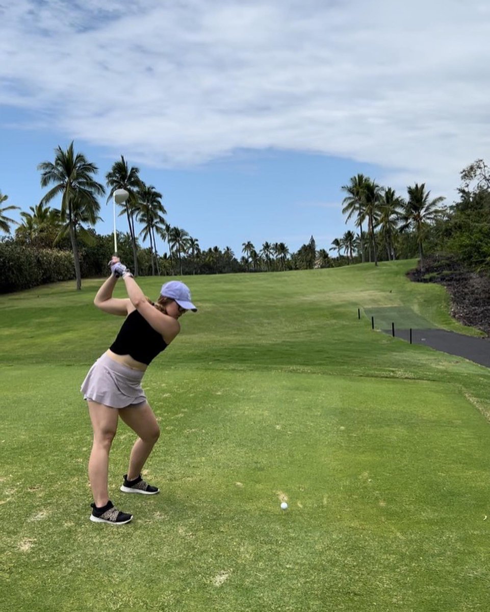 abigalejean4's tweet photo. Went to Hawaii, got sunburnt, sat by the beach, snorkeled, and golfed. What a fun trip 🥰🥰 been spending a lot of time off recovering from this winter season spending time in the gym, at PT and time with family and friends! Looking forward to more spring and summer activities!☺️ https://t.co/3mlSfNC1NF