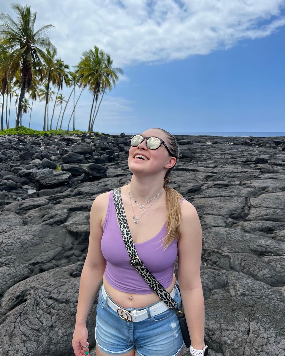 abigalejean4's tweet photo. Went to Hawaii, got sunburnt, sat by the beach, snorkeled, and golfed. What a fun trip 🥰🥰 been spending a lot of time off recovering from this winter season spending time in the gym, at PT and time with family and friends! Looking forward to more spring and summer activities!☺️ https://t.co/3mlSfNC1NF