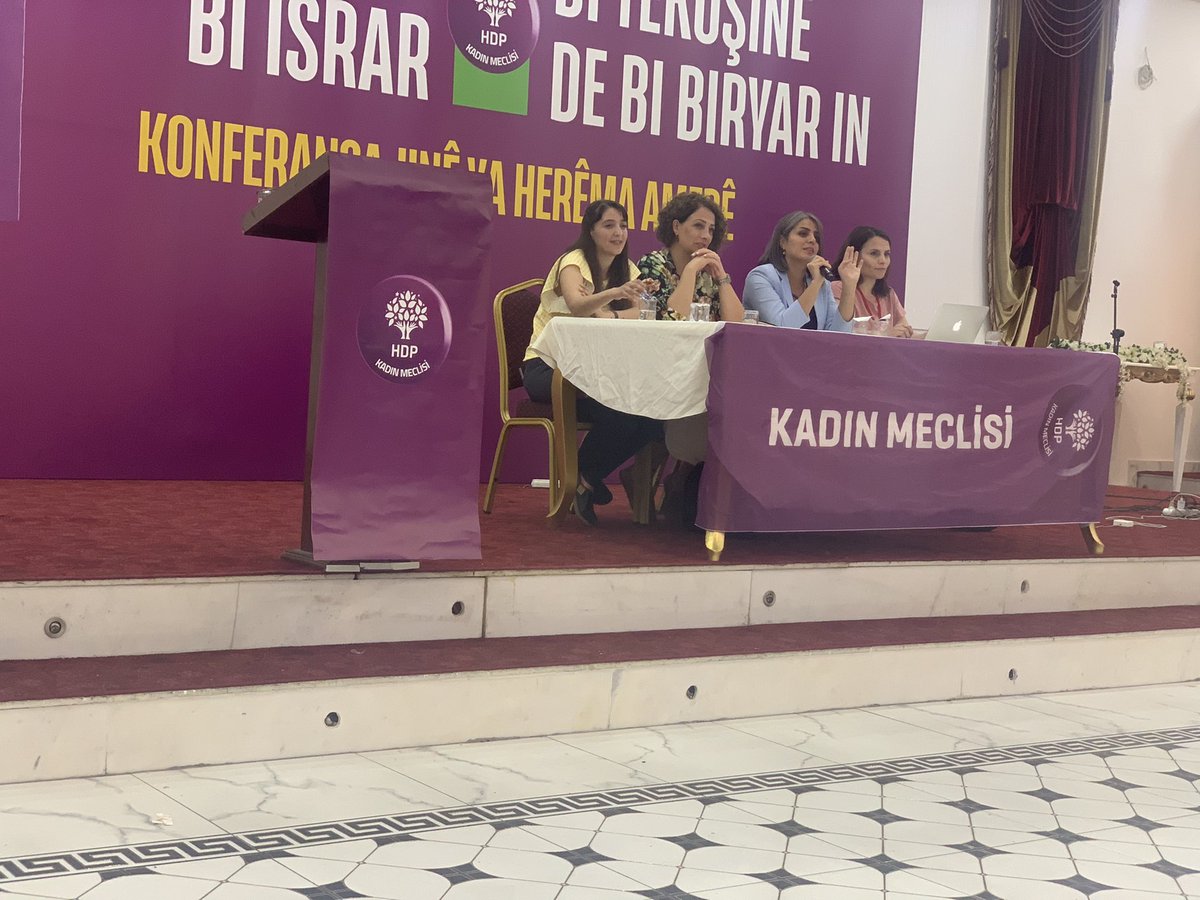 AyseSurucuUrfa's tweet photo. Bi şîara “Em di azadiyê de bi israr in di têkoşînê de bi biryar in”
Li Amedê di Konferansa Meclîsa Jinan ya herêma Amedê de ne
û rêxistinbûna xwe xurt dikin. https://t.co/Ih9LqnyRsL