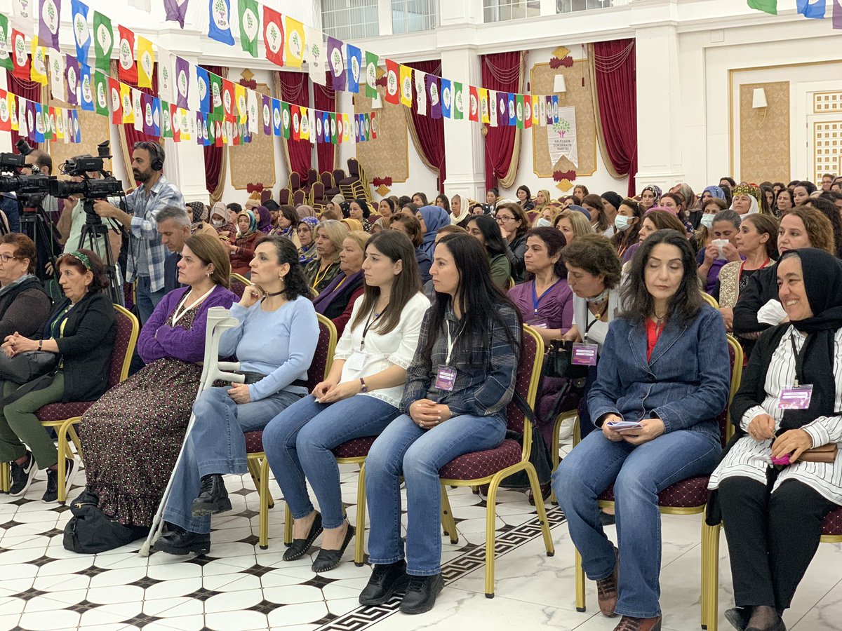 AyseSurucuUrfa's tweet photo. Bi şîara “Em di azadiyê de bi israr in di têkoşînê de bi biryar in”
Li Amedê di Konferansa Meclîsa Jinan ya herêma Amedê de ne
û rêxistinbûna xwe xurt dikin. https://t.co/Ih9LqnyRsL