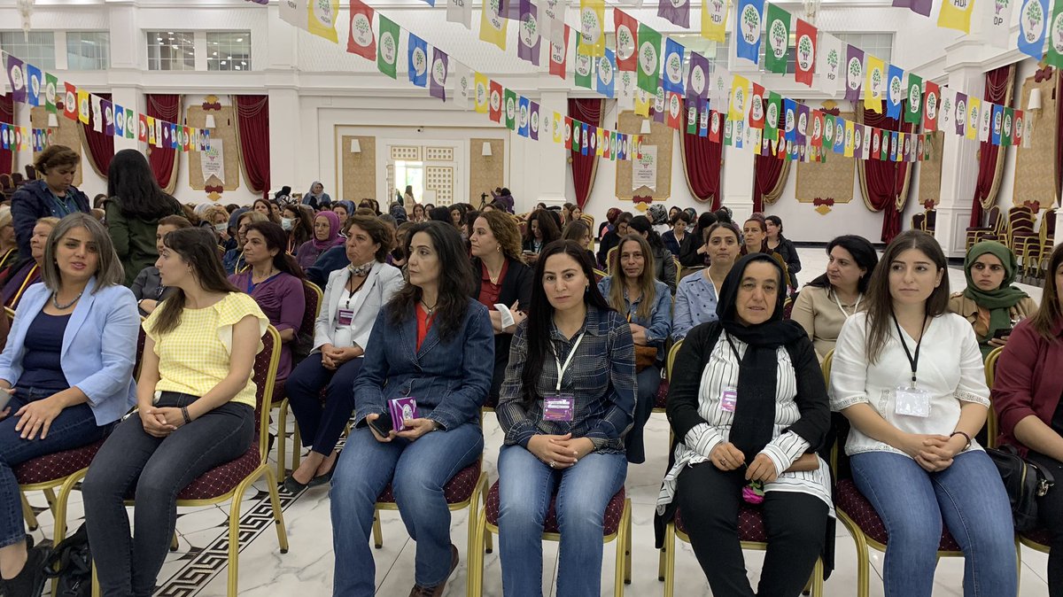 AyseSurucuUrfa's tweet photo. Bi şîara “Em di azadiyê de bi israr in di têkoşînê de bi biryar in”
Li Amedê di Konferansa Meclîsa Jinan ya herêma Amedê de ne
û rêxistinbûna xwe xurt dikin. https://t.co/Ih9LqnyRsL