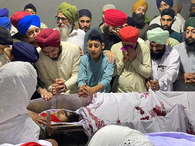 Navdeep_UK's tweet photo. My heart aches in pain since yesterday when two of our #Sikh brethren got brutally murdered in #Peshawar, #Pakistan

Where are all the Sikh organizations, #SFJ &amp; advocates of Sikhi?

Why the culprits haven't been detained until now?

#peshwarattack https://t.co/iHiloVxIDY
