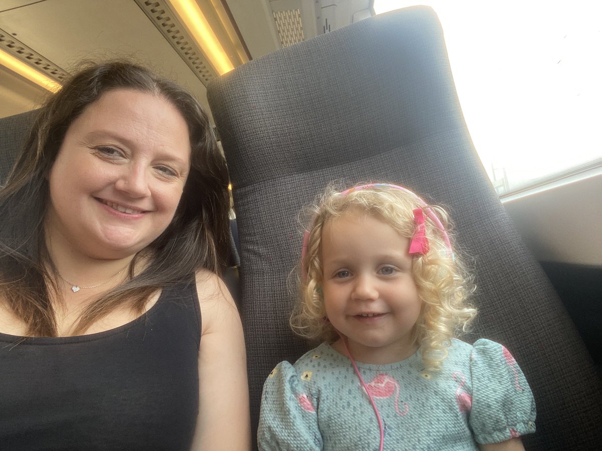 howlett_leanne's tweet photo. We are on our way to parliament to fight for other parents to have a better start than we did because that’s every new parent and every baby deserves that! #FightForAFairStart #HealthVisitorsMatter https://t.co/OvtrxA0BhY