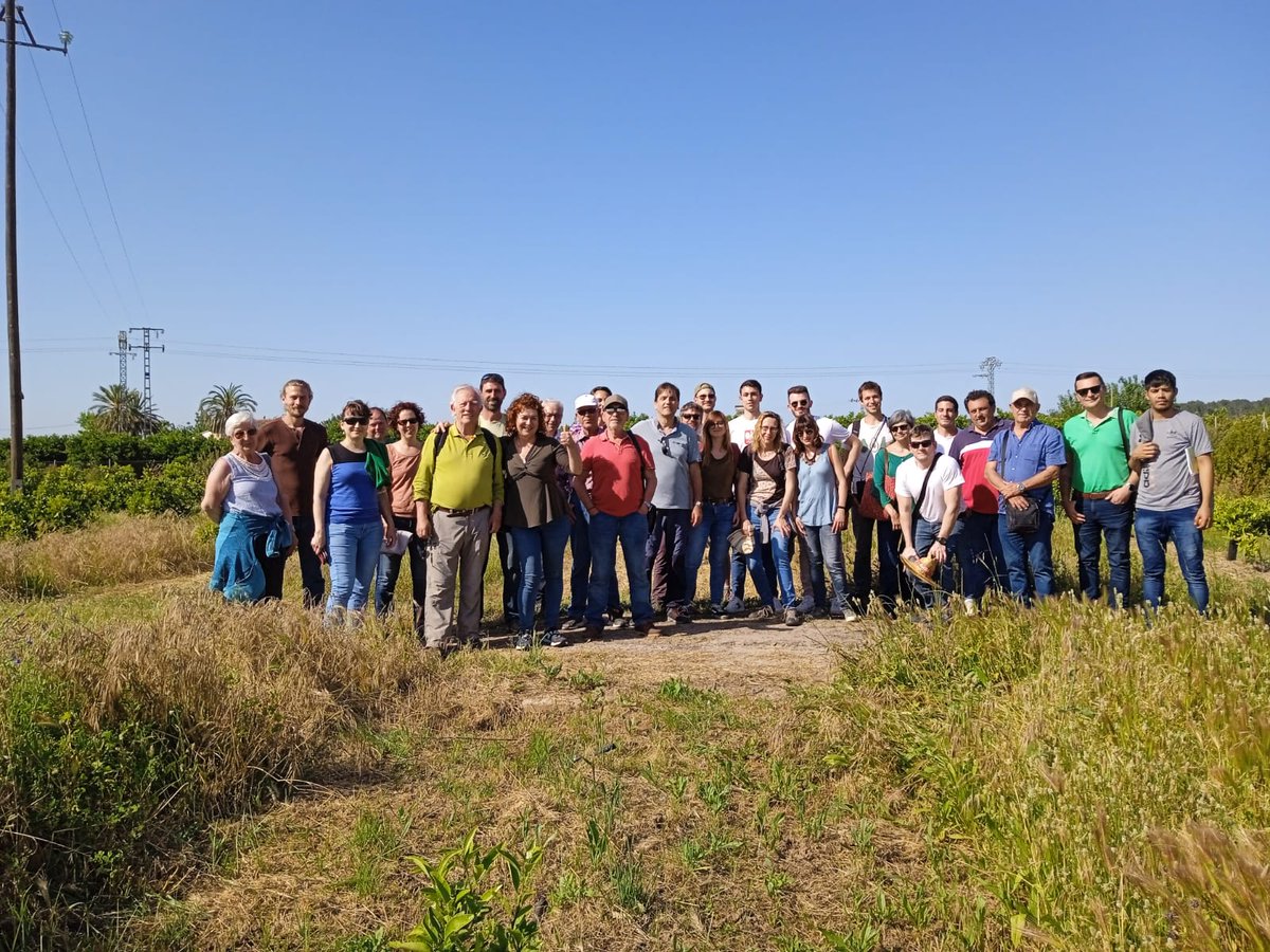 lacasellaeco's tweet photo. Viernes estuvimos con más de 50 productor@s valencian@s, hablando de biodiversidad, sanidad y comercialización en proximidad y canal corto. Los ingredientes agroecológicos indispensables para un mundo mejor, más saludable y sostenible. Un placer compartido
https://t.co/P2zALKR447 https://t.co/91kAzjkWMG