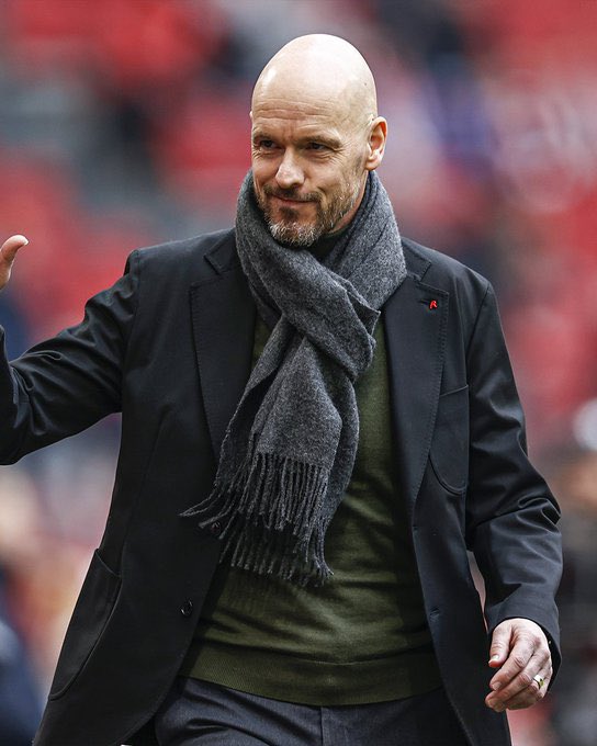 QueenMancunian's tweet photo. I AM A DIE HARD MANCHESTER UNITED FAN AND I PROMISE TO SUPPORT ERIK TEN HAG WIN, LOSE OR DRAW. 

Together we make Manchester United Great Again. 

🔴Retweet if you’ll give him your support too ✍️

#MUFC #ErikTenHag https://t.co/kLYuOUOsqt