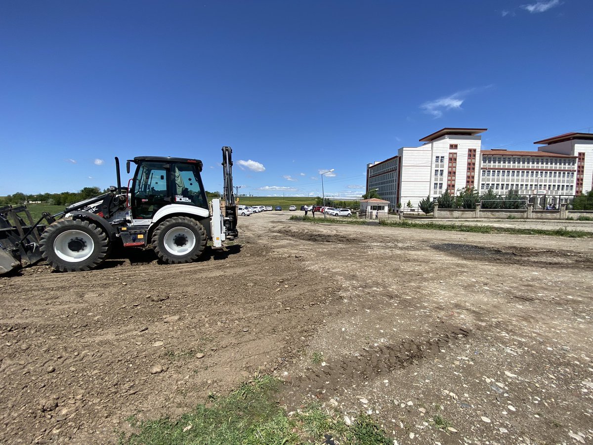 Görevine başladığından beri desteğini bizden esirgemeyen Sur Kaymakamı ve Belediye Bşk Vekili Sn. <a href="/abdullahciftci7/">Abdullah Çiftçi</a> ‘e Okulumuzun çevre düzenlemesi için teşekkür ederiz. <a href="/Diyarbakirmem/">Diyarbakır İl Millî Eğitim Müdürlüğü</a> <a href="/dbakirvalilik/">T.C. Diyarbakır Valiliği</a> <a href="/SurMilliEgitim/">Sur İlçe Milli Eğitim Müdürlüğü</a> @surbelediyesi21 <a href="/Murat4Kucukali/">Murat Küçükali</a> <a href="/metin_561/">Metin AYDIN</a> <a href="/ErnezDemir/">Demir Ernez</a>
