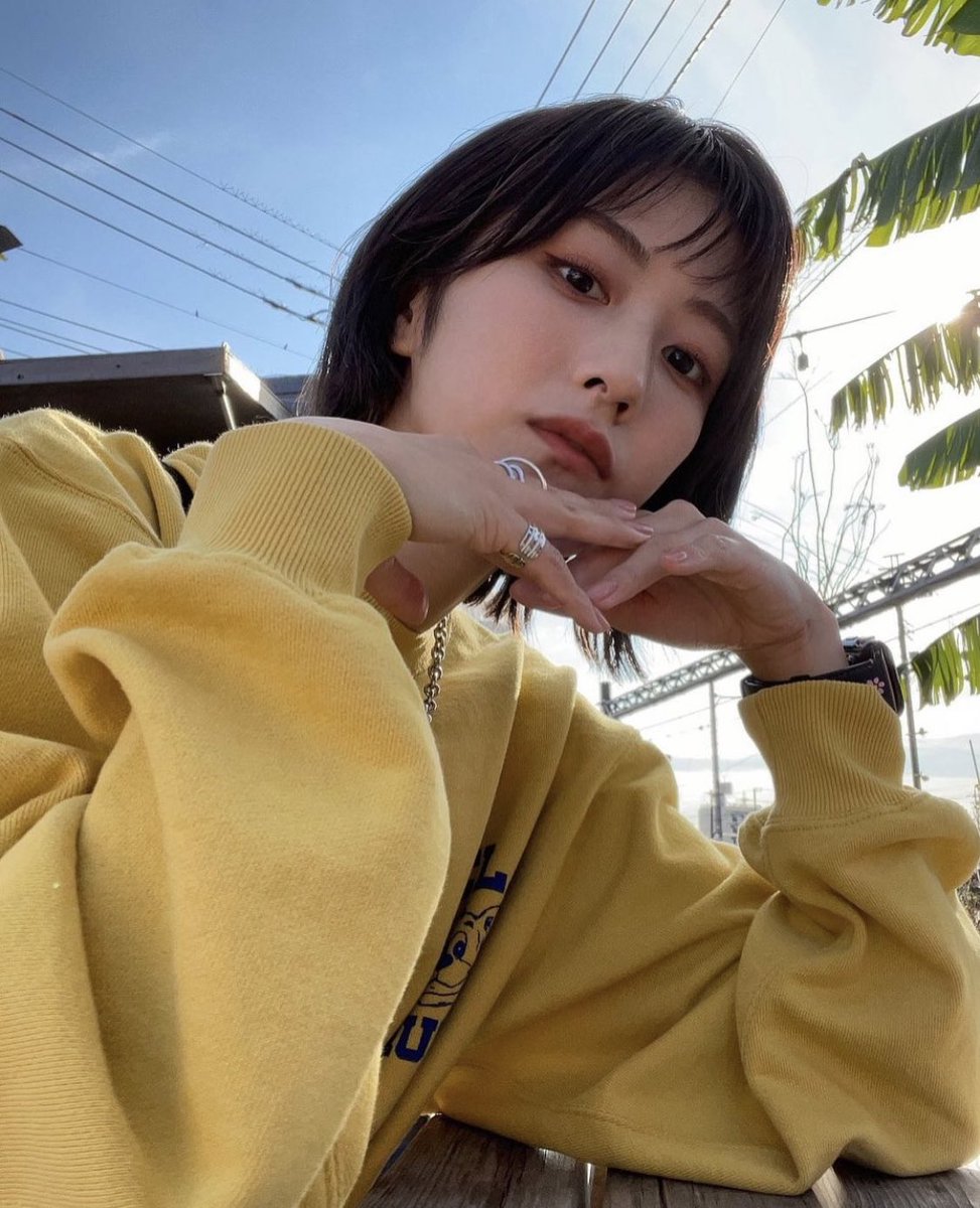 ono__azusa's tweet photo. 櫻坂46 土生瑞穂さん
モデルさんだと思っていた。正直モード系の衣装やメイクの方が段違いに垢抜けて見える。数少ない大人顔×女顔寄りのイケメンさん https://t.co/k43Q6XxUJe